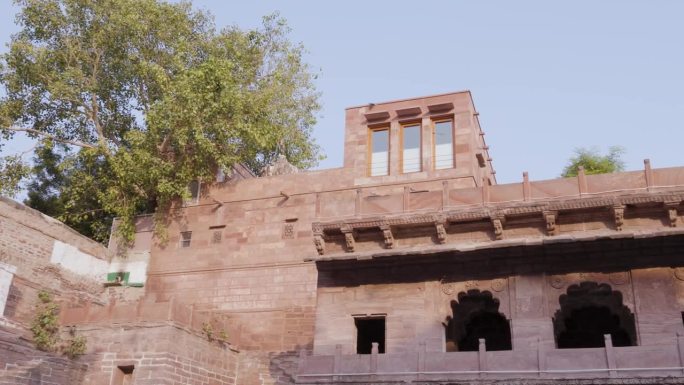 古代独特的红石阶梯井建筑在天朝从不同的角度角度