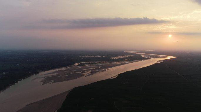 夕阳下黄河河道