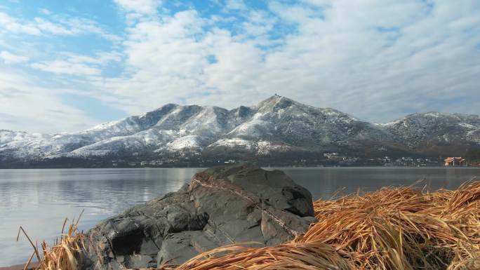 四川西昌邛海泸山雪景风光