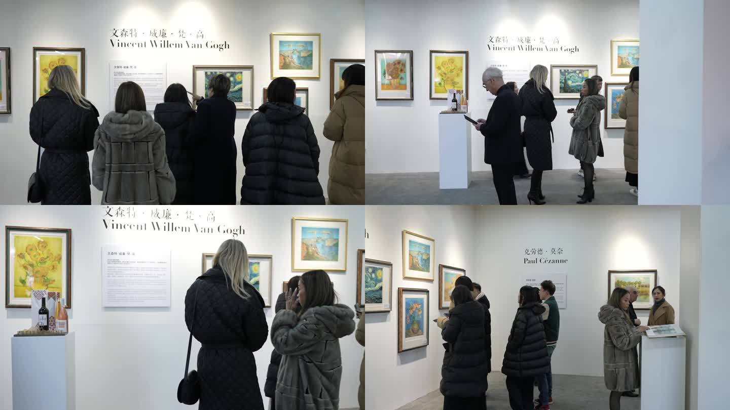 外国人看展