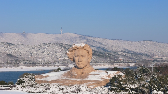 橘子洲毛泽东雕像雪景