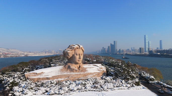 橘子洲毛泽东雕像雪景