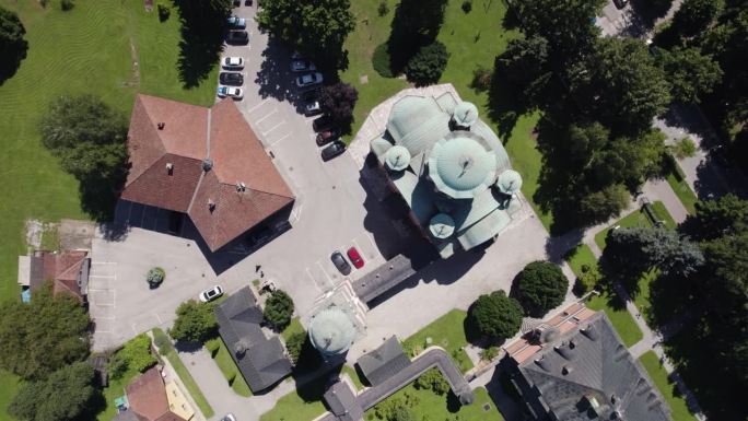 从空中俯瞰波斯尼亚和黑塞哥维那的巴尼亚卢卡东正教教堂