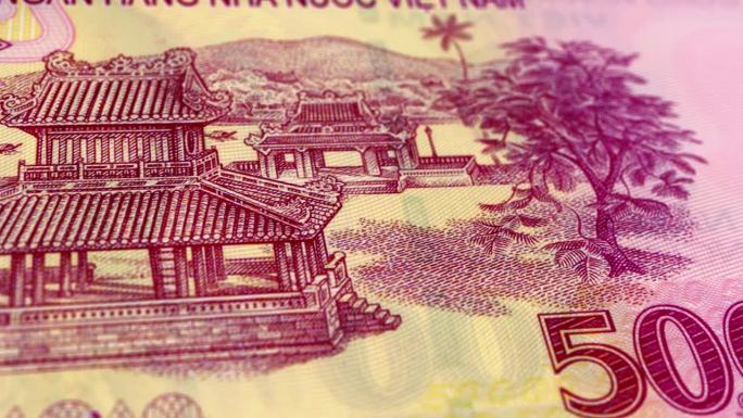 越南越南盾5万张钞票，5万越南盾，越南盾的特写和宏观视图，跟踪和多莉拍摄50000越南盾钞票观察和储