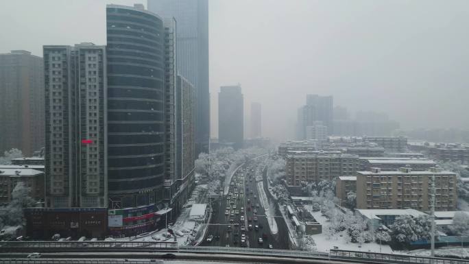 4K航拍长沙雨花区芙蓉路城区雪景2