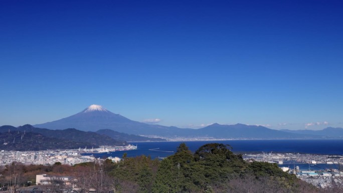 从山上看富士山和静冈海