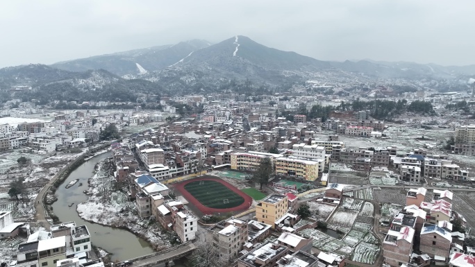 航拍于都利村2024年雪景