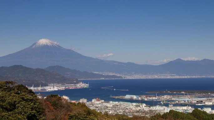 从山上看富士山和静冈海