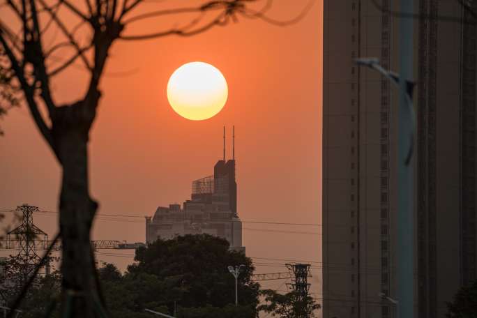 明日广场悬日