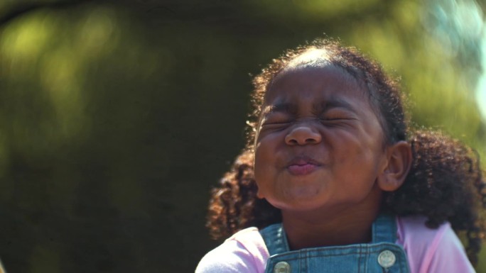 孩子的幸福快乐表情黑人文化青春活力