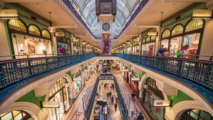 澳大利亚悉尼中央商务区悉尼维多利亚女王大厦购物中心和百货公司拥挤的消费人群和游客步行购物的时间推移