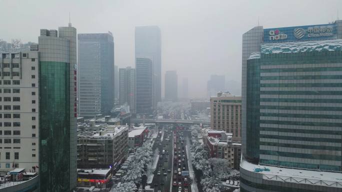 4K航拍长沙雨花区芙蓉路城区雪景3