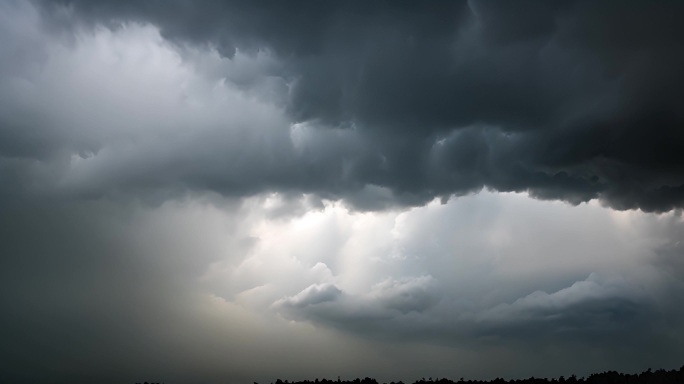 积雨云遮天蔽日云层透光空境云翻滚