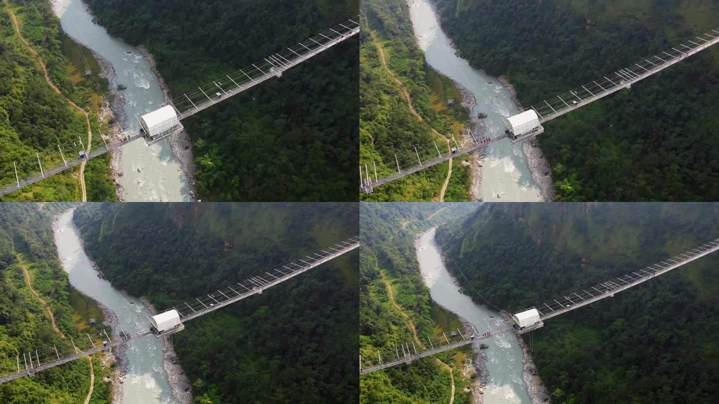 蹦极尼泊尔库什马悬索桥空中