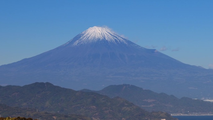 从山上看富士山和静冈海