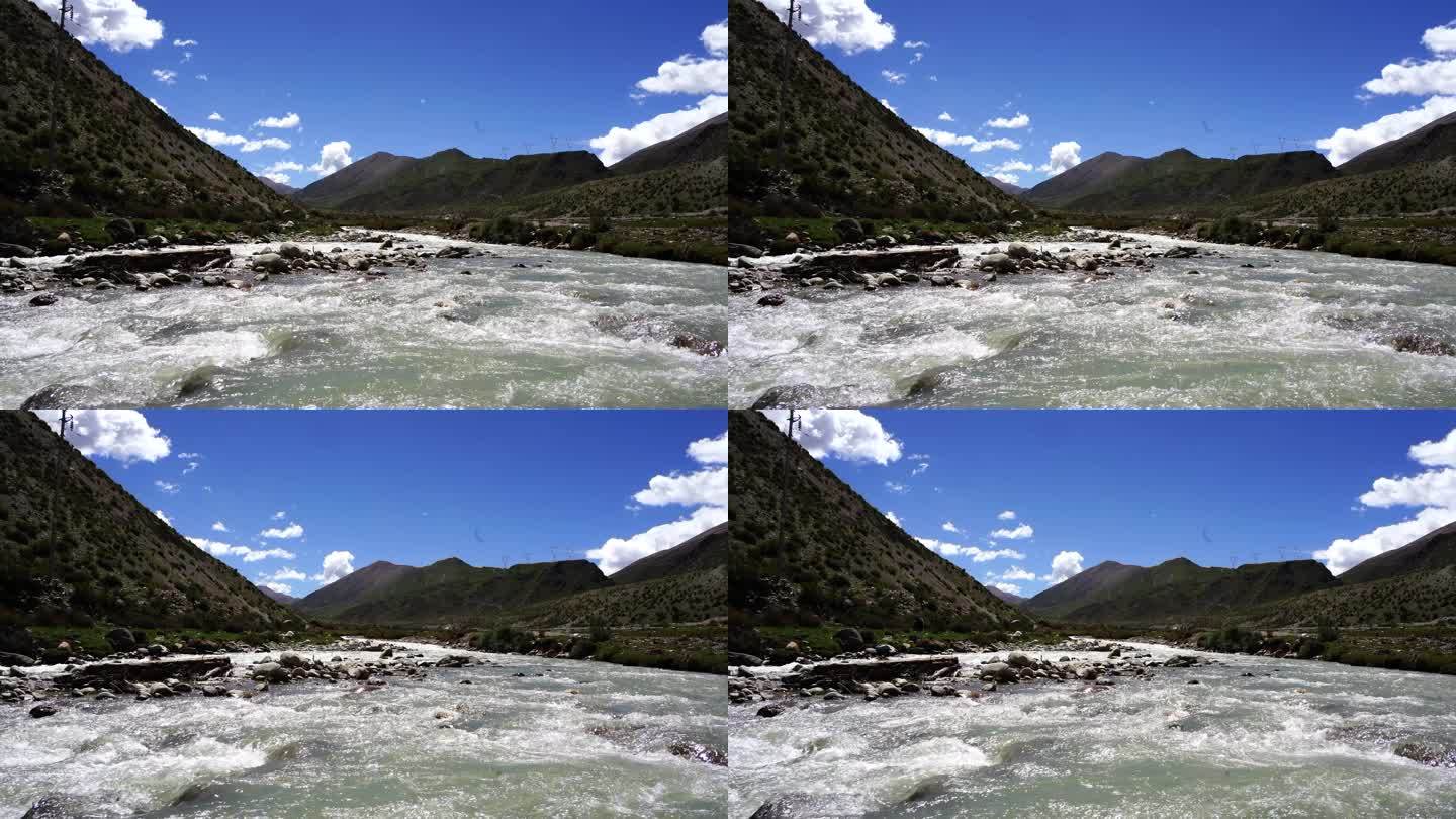 西藏林芝雪山下的河流