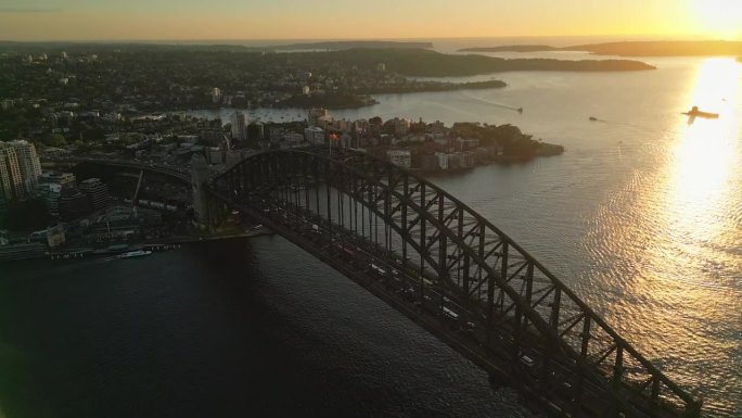 在日出时间，悉尼，新南威尔士州，新南威尔士州，澳大利亚，旅游目的地，悉尼海港大桥，各种办公大楼和歌剧