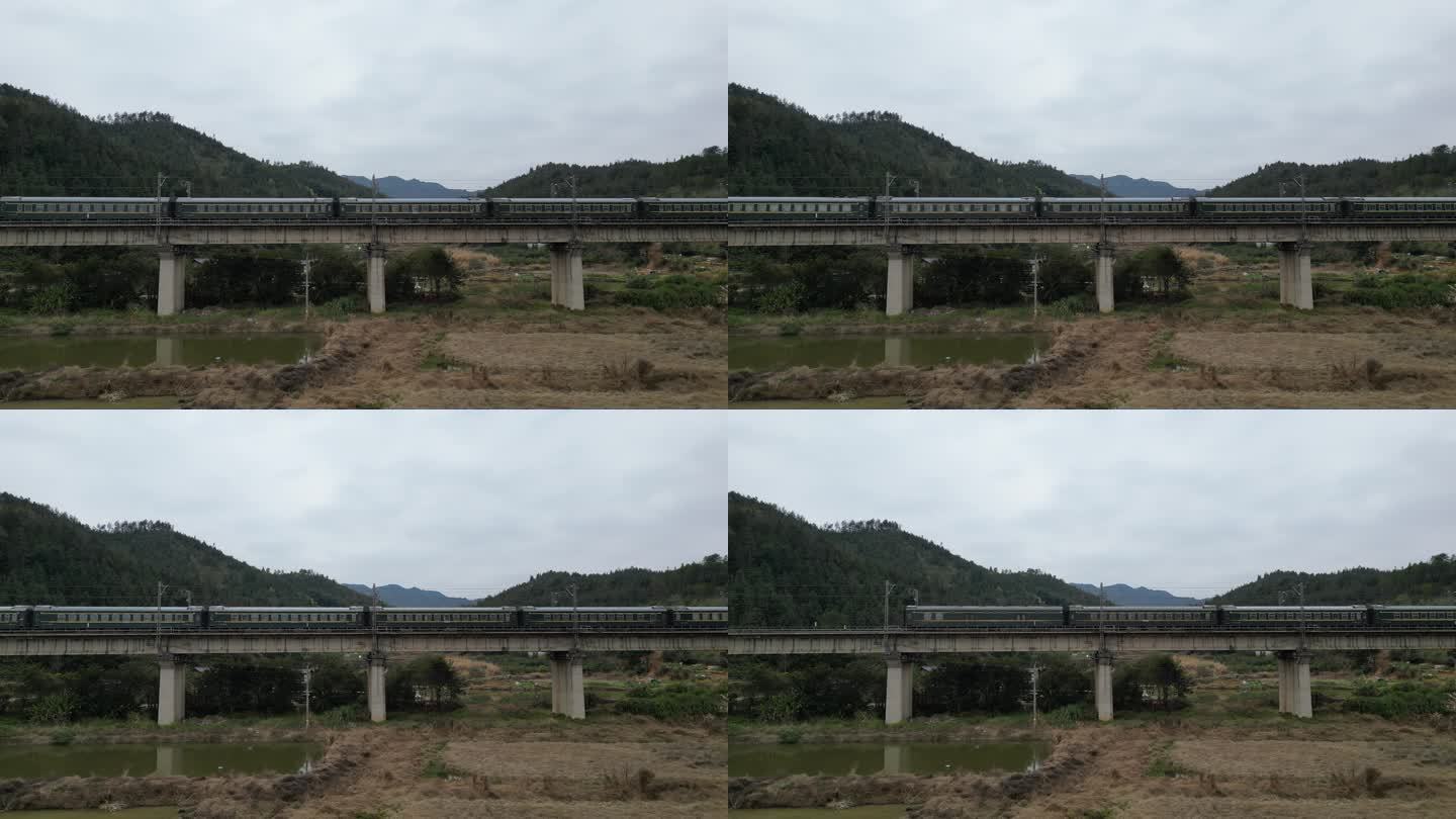 绿皮火车火车经过铁路桥梁