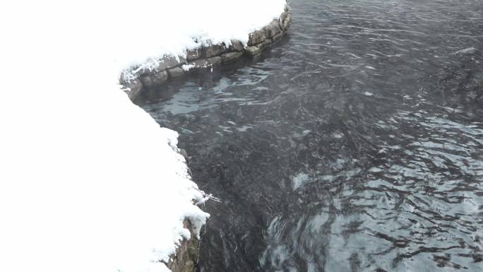 雪地 温泉 山泉 雾气 温泉 小溪 地热