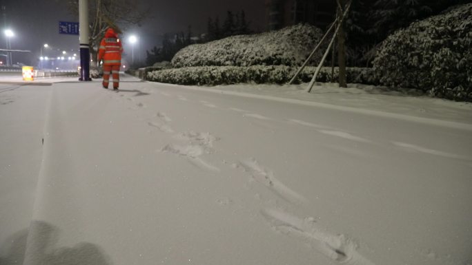 环卫工人扫雪除雪清洁工铲雪