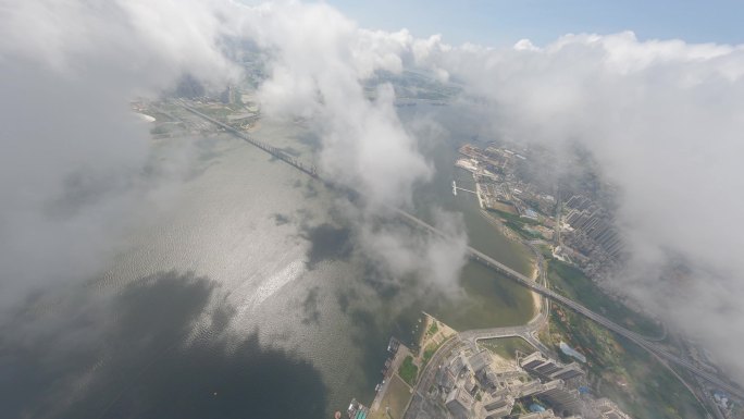 FPV视角穿云俯冲去看海湾大桥
