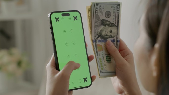 带美元现金的绿屏智能手机