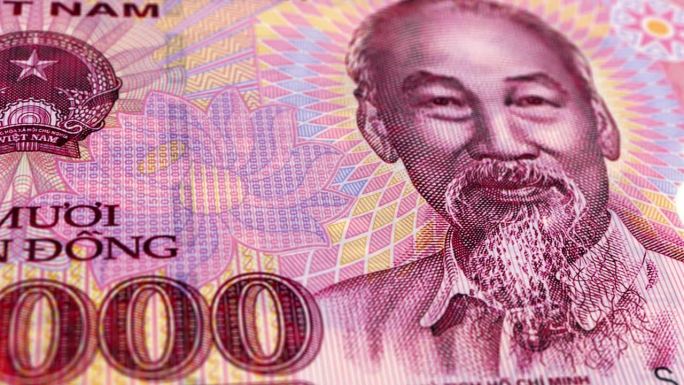 越南越南盾5万张钞票，5万越南盾，越南盾的特写和宏观视图，跟踪和多莉拍摄50000越南盾钞票观察和储