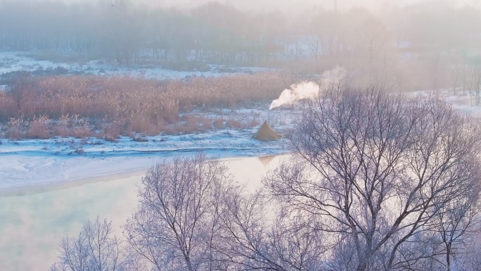 东北冬季雾凇帐篷露营唯美雪景航拍