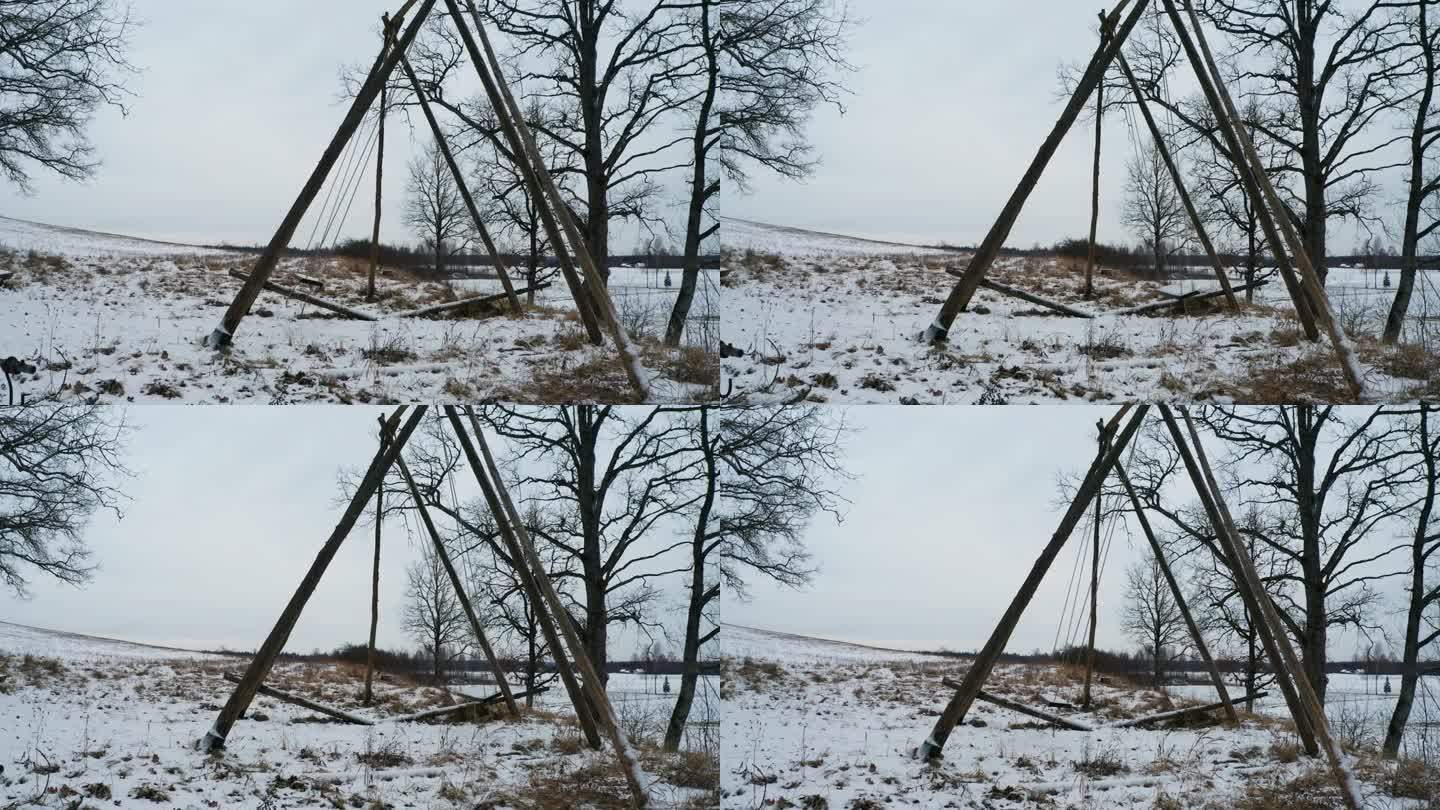 由木头搭建的秋千，在下雪的冬天和阴天，自己移动