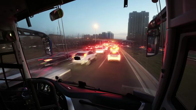 大巴车行驶延时视频