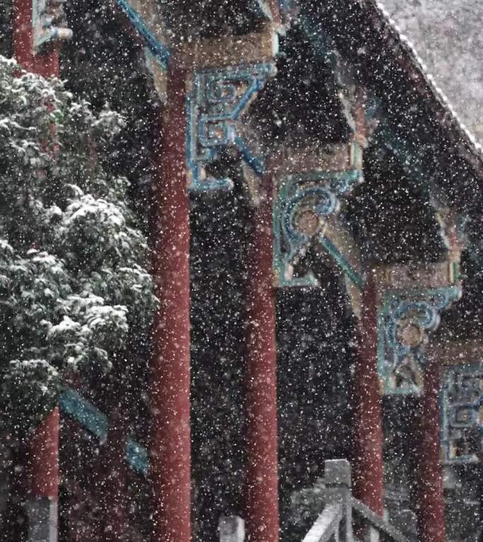 竖屏寺庙雪景