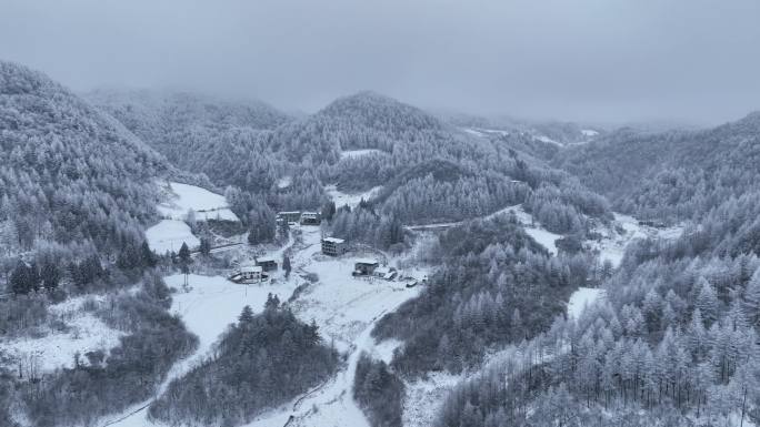 航拍山区雪景4K