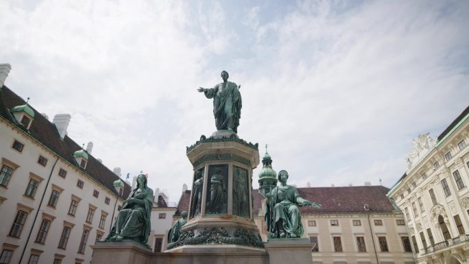 位于奥地利维也纳霍夫堡内院的弗朗茨一世纪念碑