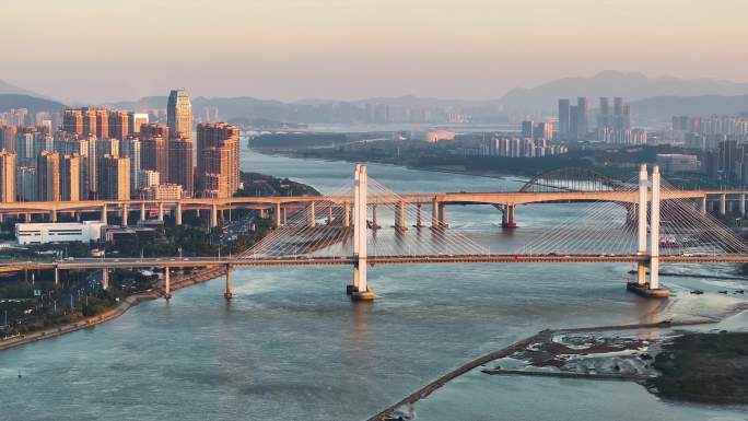 夕阳下的福州市魁浦大桥 福平铁路