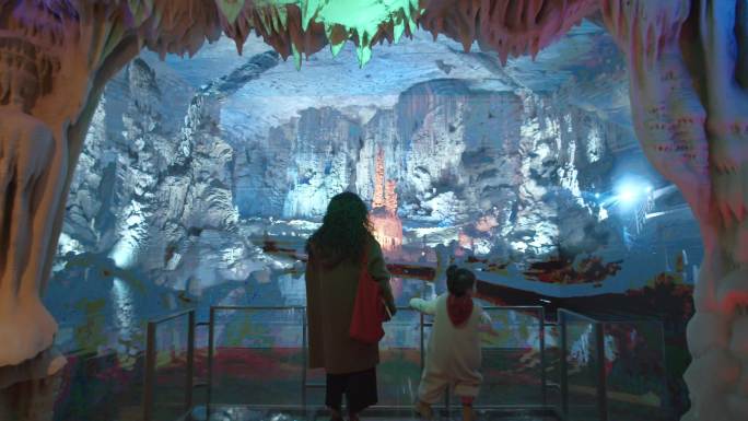 贵州地质博物馆带孩子参观展览