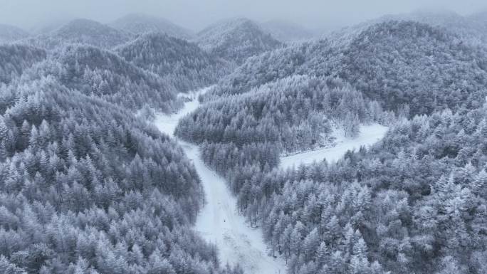 航拍山区雪景4K