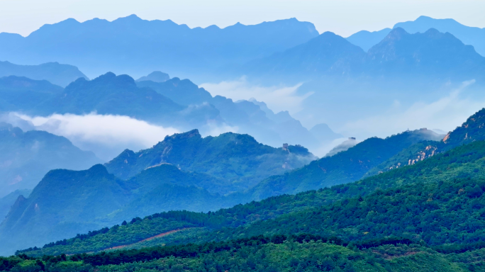 群山长城流云航拍山峦云海中国风水墨画