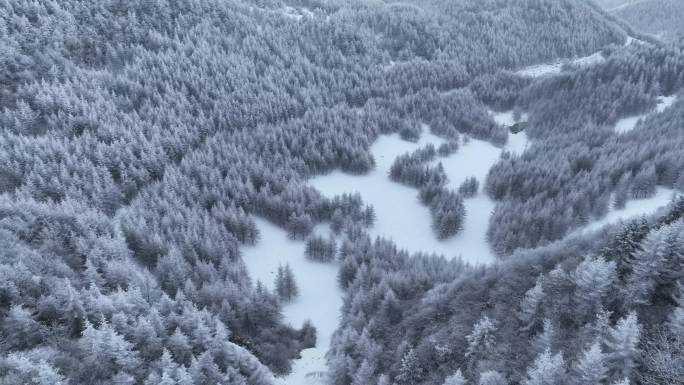 航拍山区雪景4K