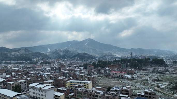 航拍于都利村2024年雪景