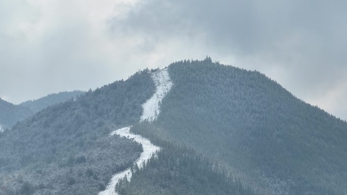 航拍于都利村2024年高山雪景