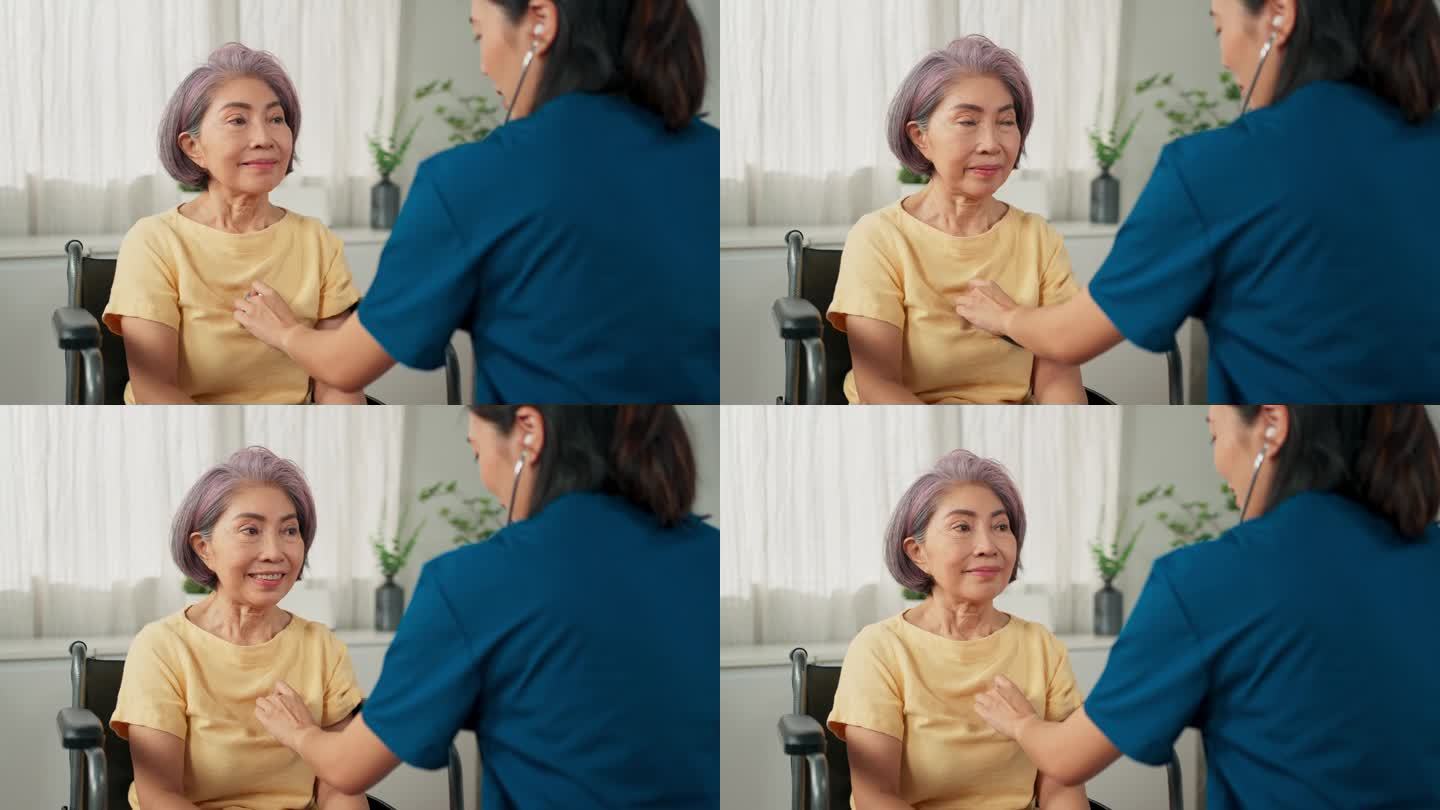 专业青年医生在体检预约中使用听诊器为轮椅上的残疾老年患者检查和听心跳，医生在家访中为老年祖母检查