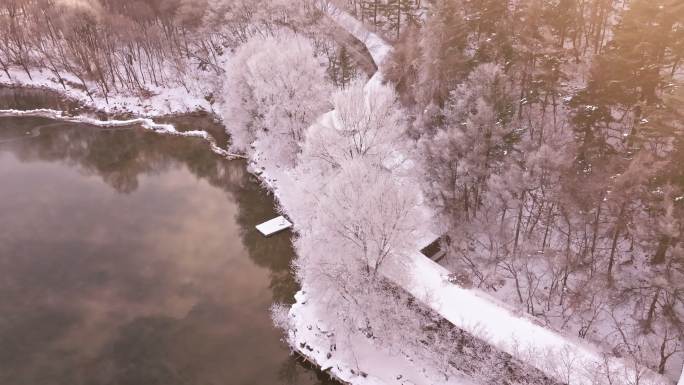 东北本溪水洞冬季雾凇树挂洁白唯美雪景航拍
