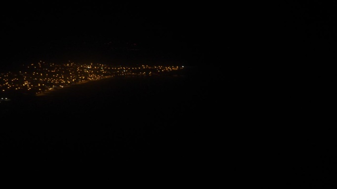 机场识别照明鸟瞰图。客机在夜间的着陆方法。