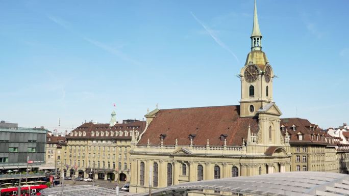 伯尔尼火车站(Bahnhof Bern)和圣灵教堂