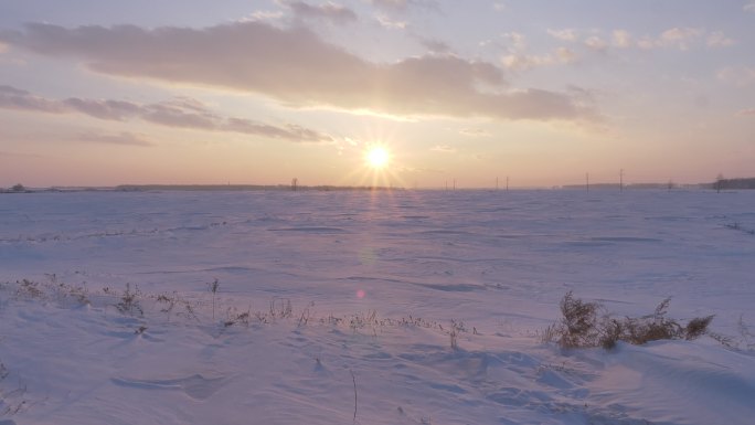 夕阳西下，一片雪景