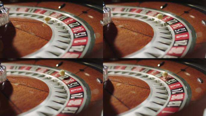 旋转的轮盘赌上的白球的慢动作特写镜头