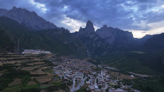 甘南扎尕那旅行航拍早晨全景空镜