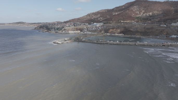 航拍威海高区金海滩海水浴场志明养殖场码头