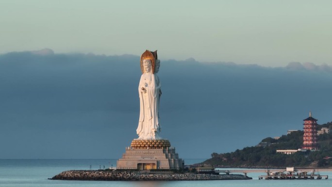 中国海南岛南山寺海边的佛教观音像