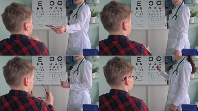 眼科医生为十几岁的男孩选择试验镜框的镜片